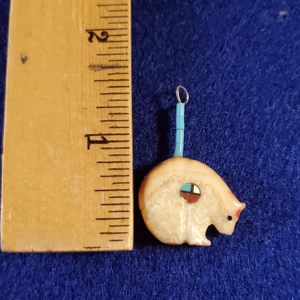 Handcrafted Native American Zuni Fetish Bear Pendant - Picture 3 of 3